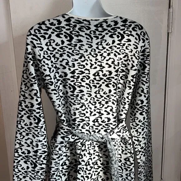 LOVERS + FRIENDS Merida Animal Print Wrap Dress-M NWT - Picture 6 of 10